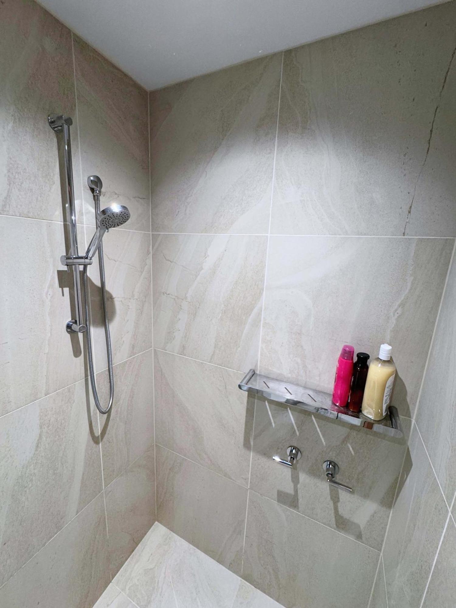 Bright & Modern 2br On Iconic Chapel Street Apartment