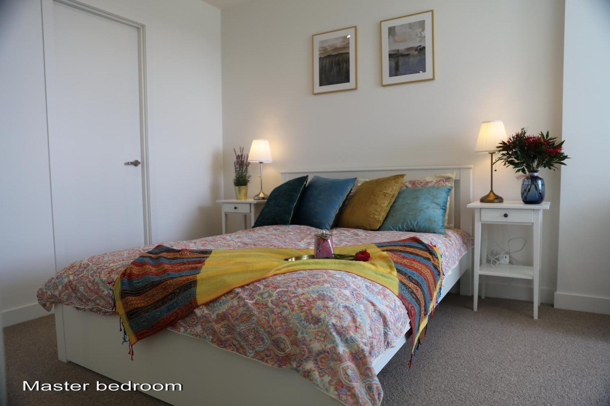 Two Bedroom In North With Parking Apartment *