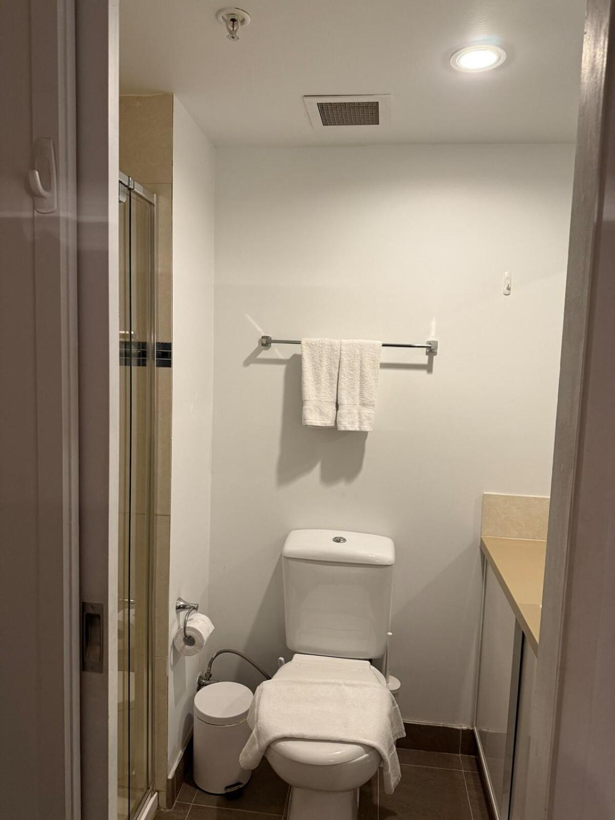 Charming 1 Bedroom Apartment *