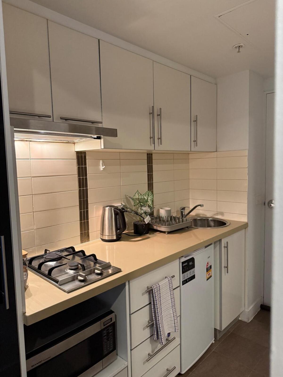 Charming 1 Bedroom Apartment *