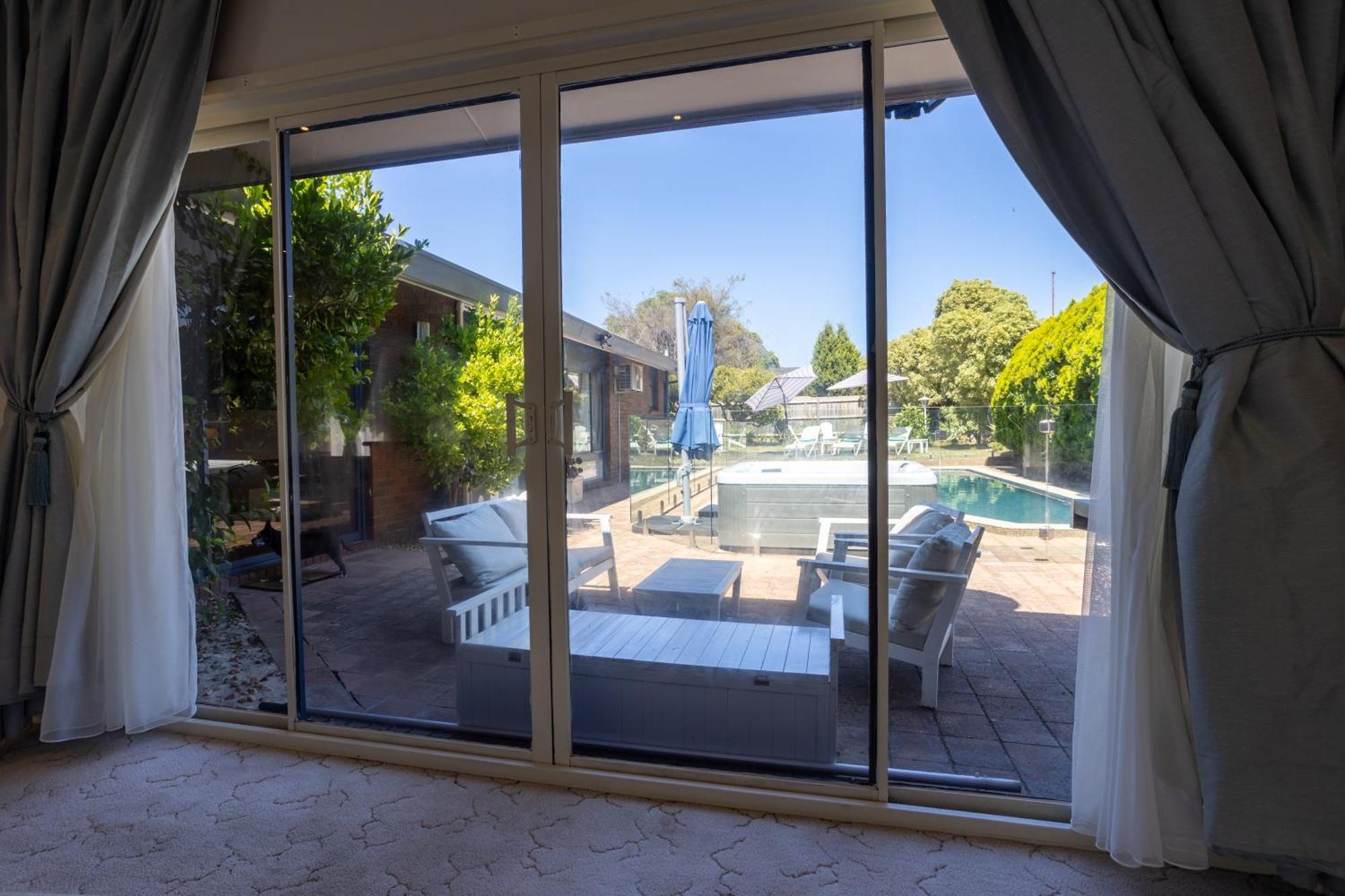Luxury Family Poolside Brighton * Melbourne