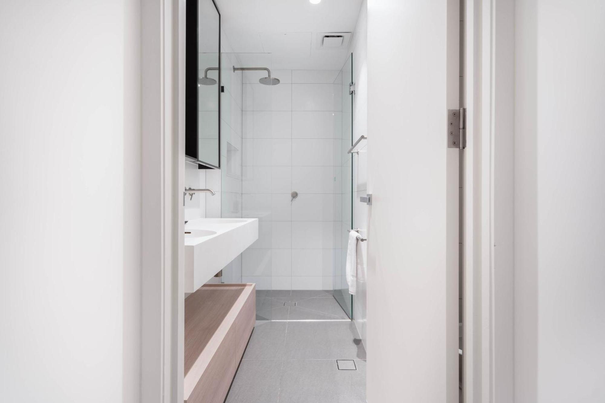 New Modern Design 3b2b House With Parking Near Toorak Apartment