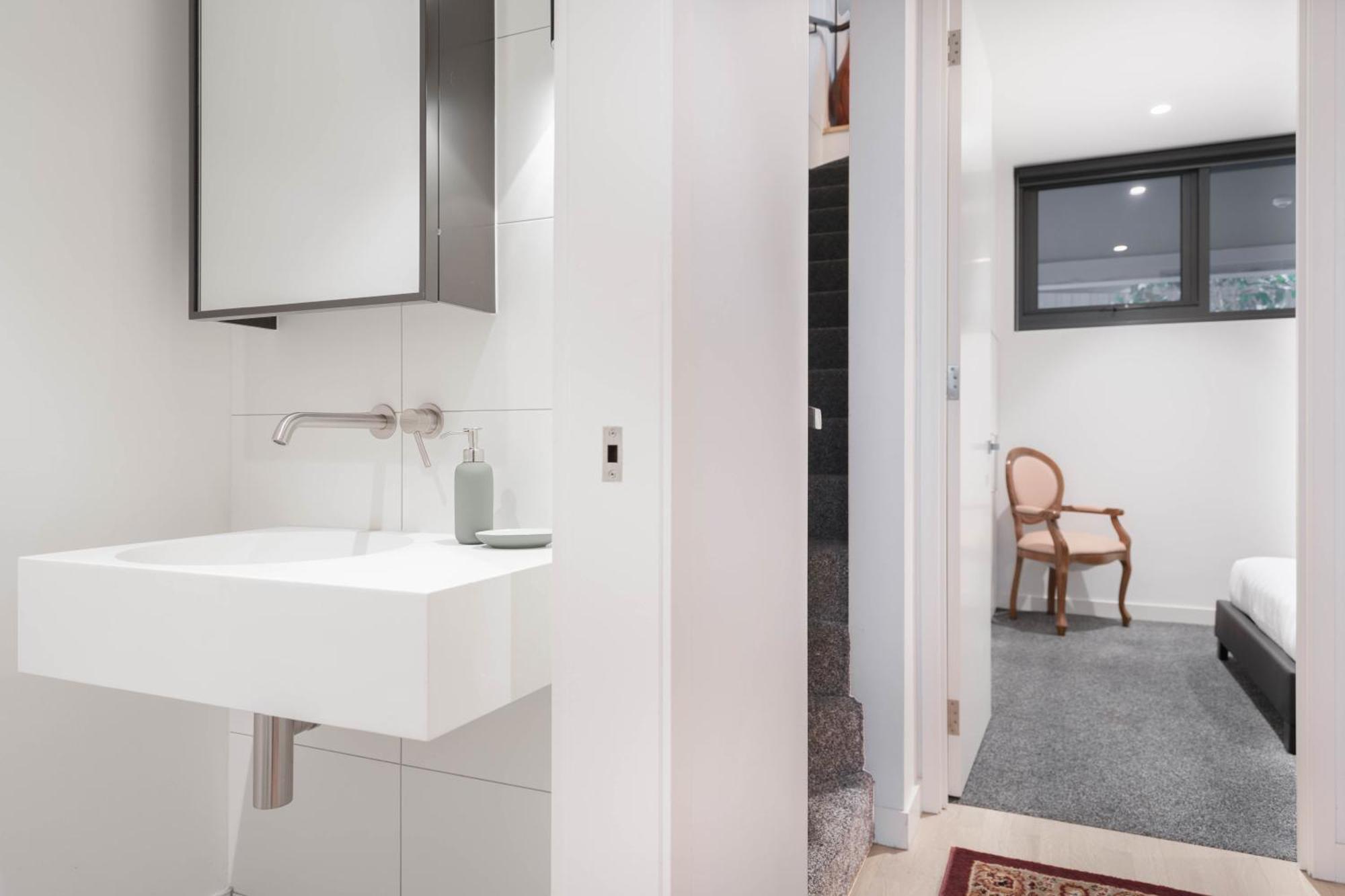 New Modern Design 3b2b House With Parking Near Toorak