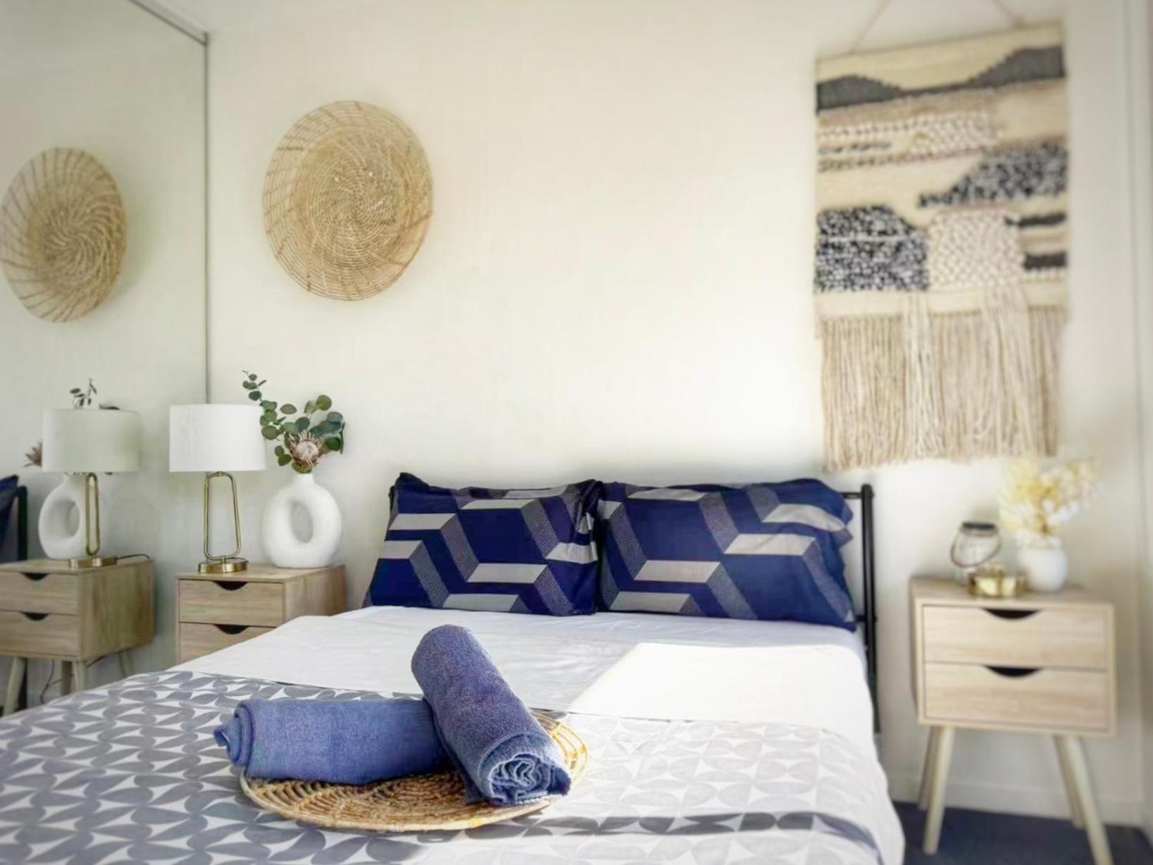 Rs703 - West Aparment With Balcony #free Parking Apartment *