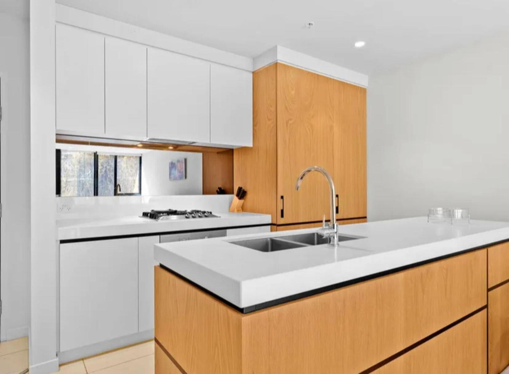 Wow Self-contained On Daly * Melbourne
