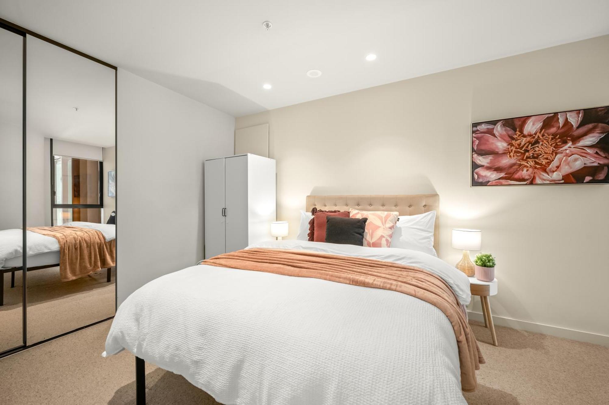 Wow Self-contained On Daly Apartment