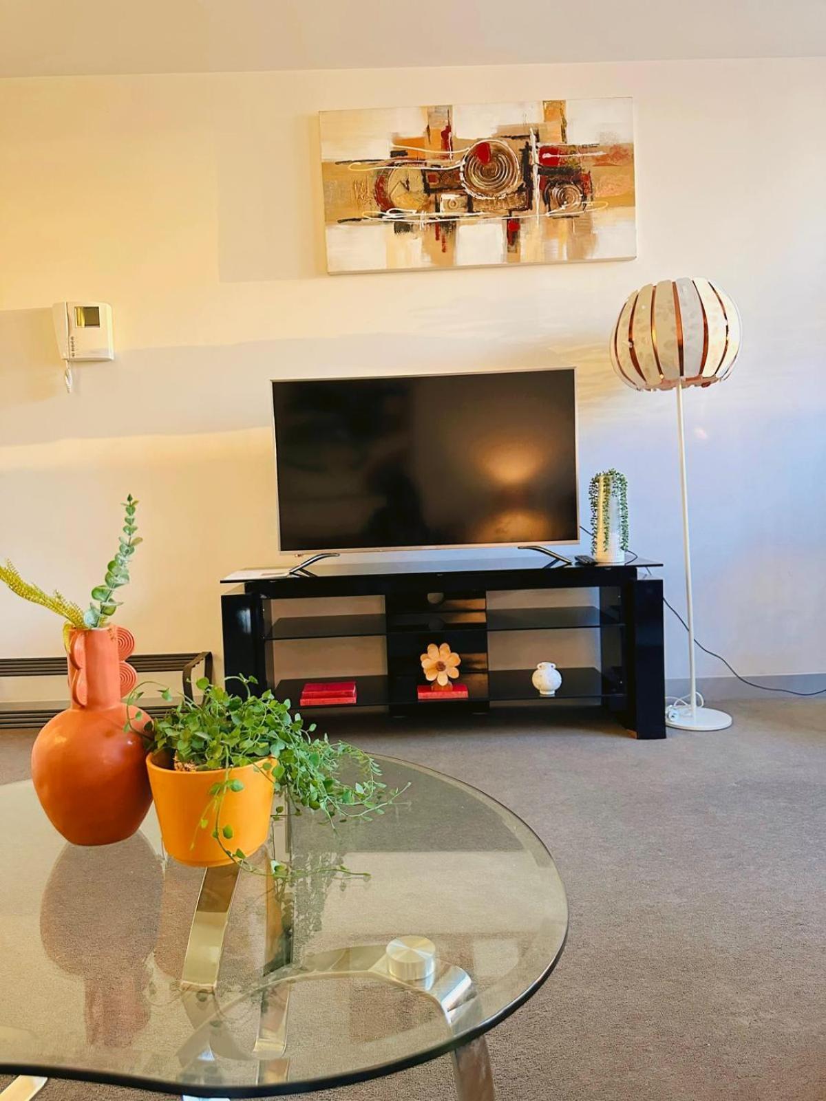 Apartment Premium With Balcony And Free Tram Access