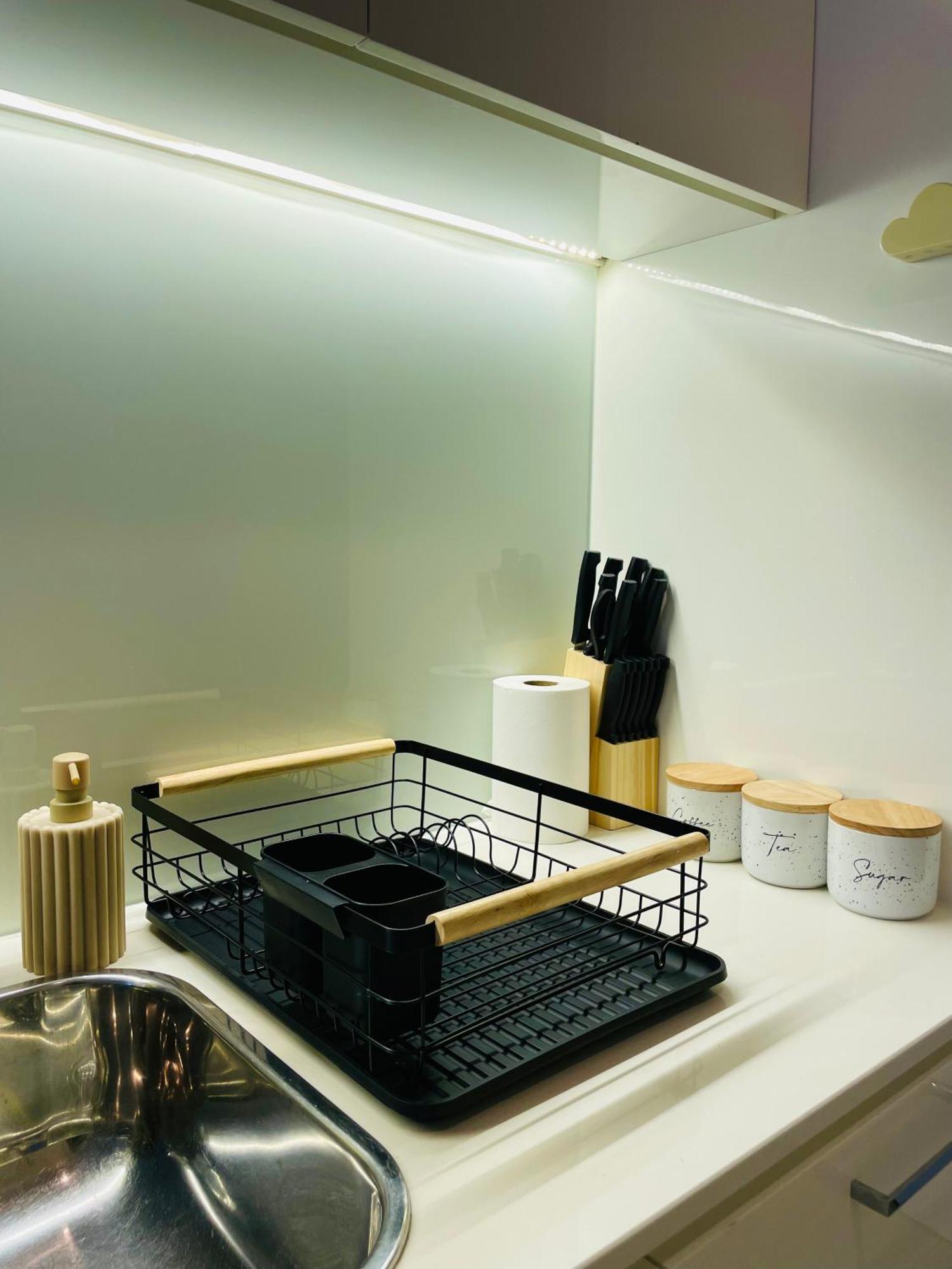 Premium With Balcony And Free Tram Access Apartment Melbourne