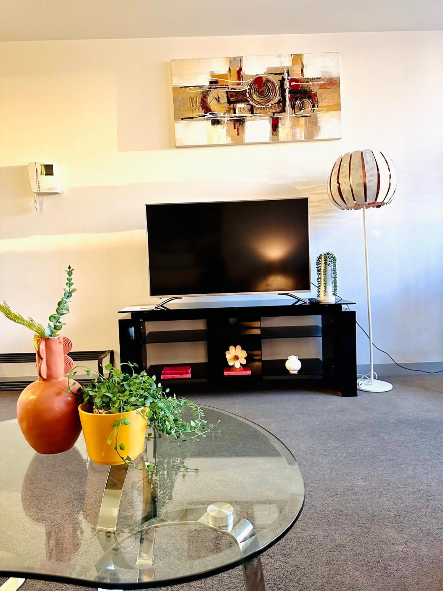 Premium With Balcony And Free Tram Access