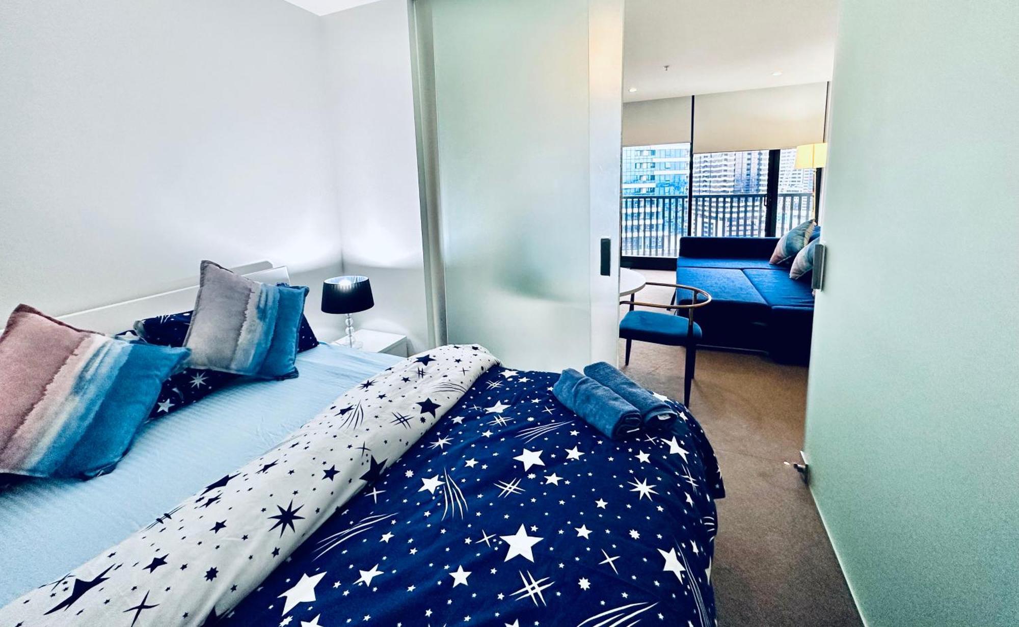 Premium With Balcony And Free Tram Access *