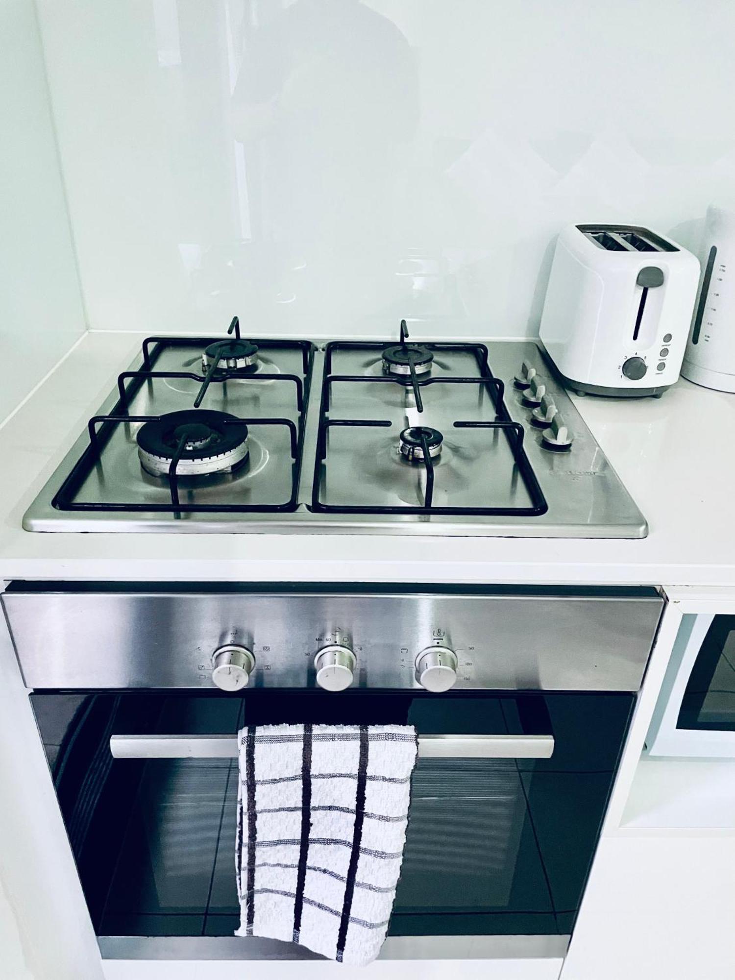 Premium With Balcony And Free Tram Access Apartment *