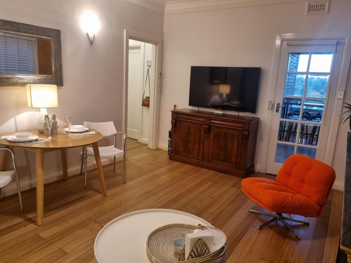 Apartment On The Yarra River