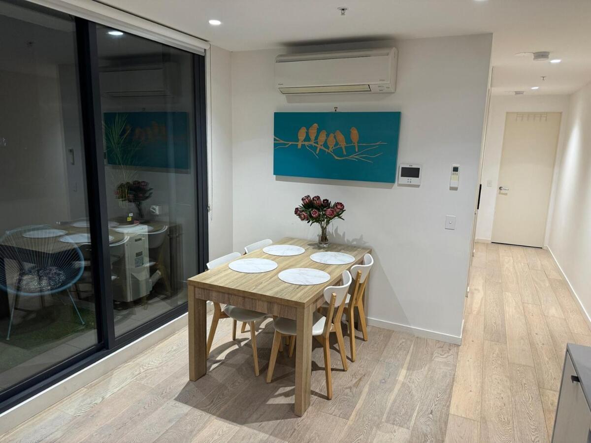 Fringe Oasis - Pool, Gym & Car Park Apartment Melbourne