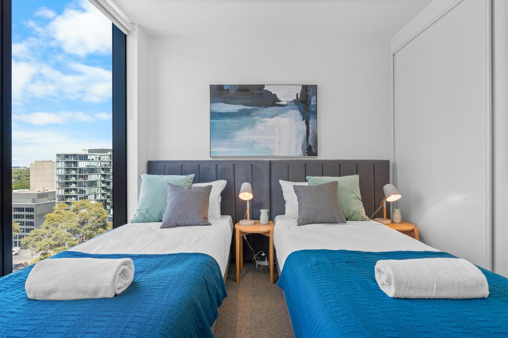Apartment The Oasis - Brand New 2bedroom With Parking, Heated Pool And Gym *