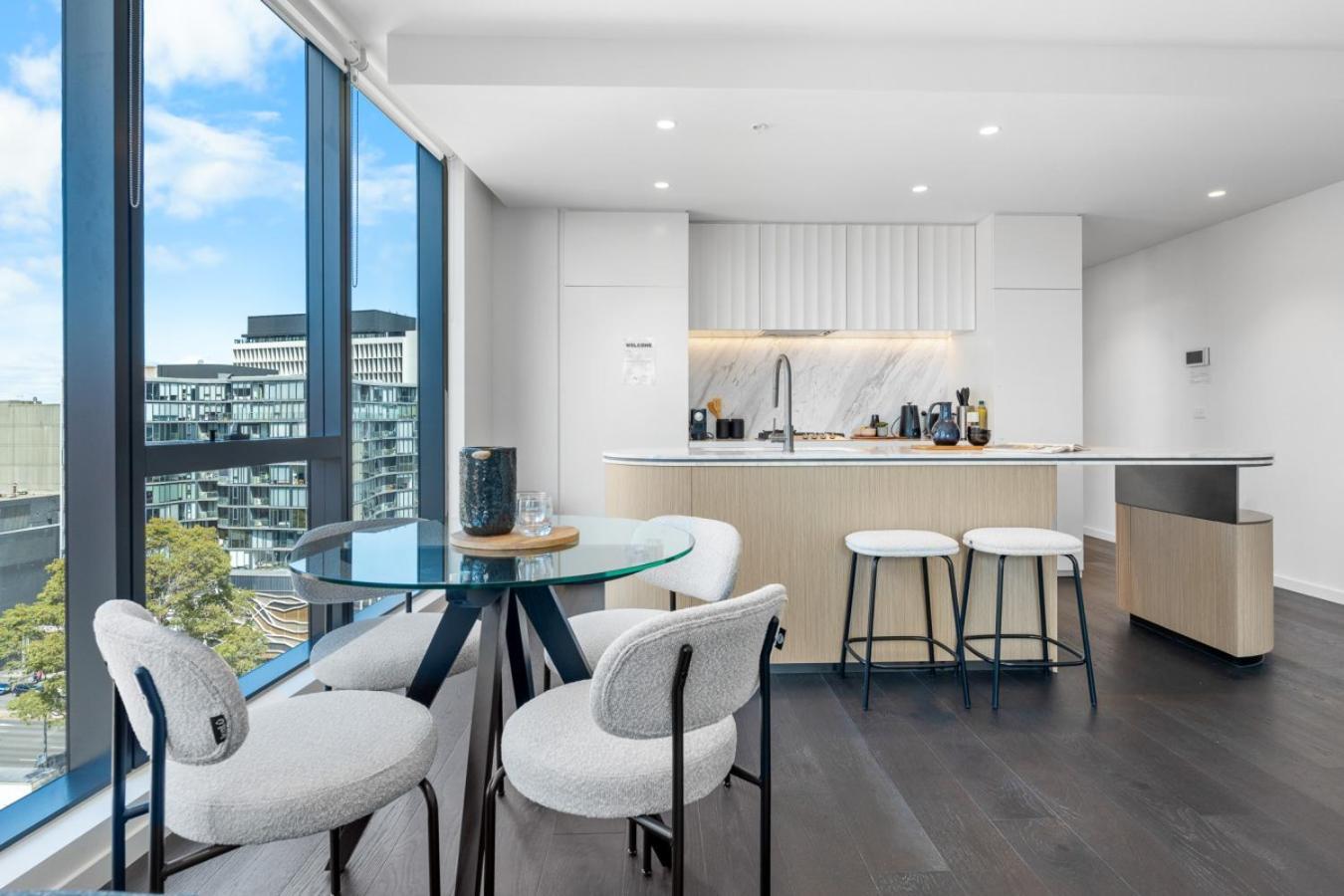 Apartment The Oasis - Brand New 2bedroom With Parking, Heated Pool And Gym Melbourne