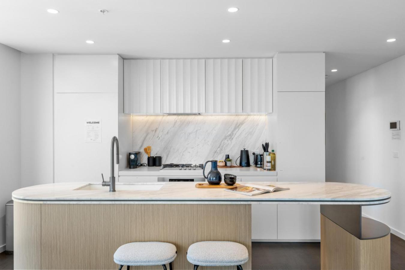 Apartment The Oasis - Brand New 2bedroom With Parking, Heated Pool And Gym