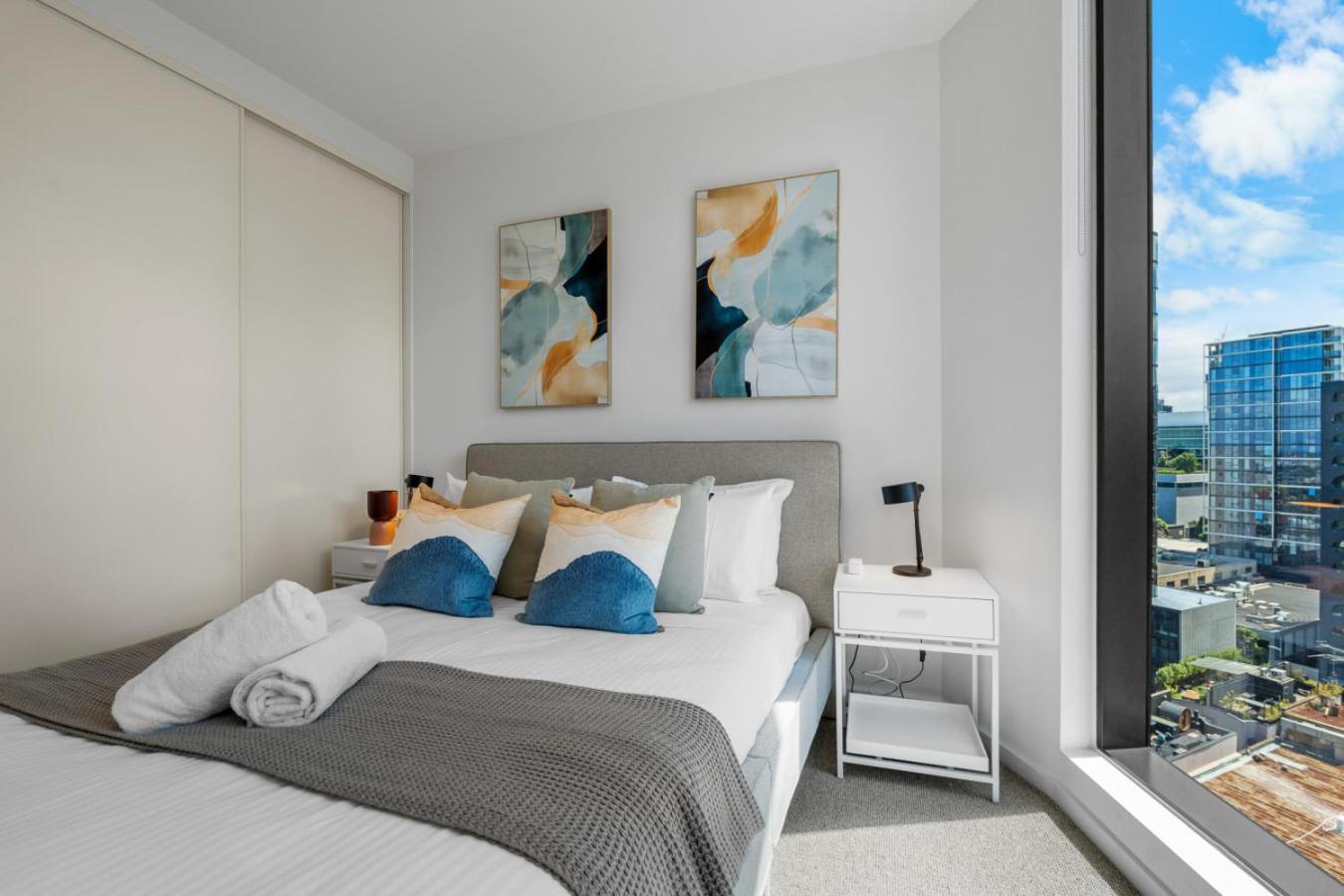 Apartment The Oasis - Brand New 2bedroom With Parking, Heated Pool And Gym *