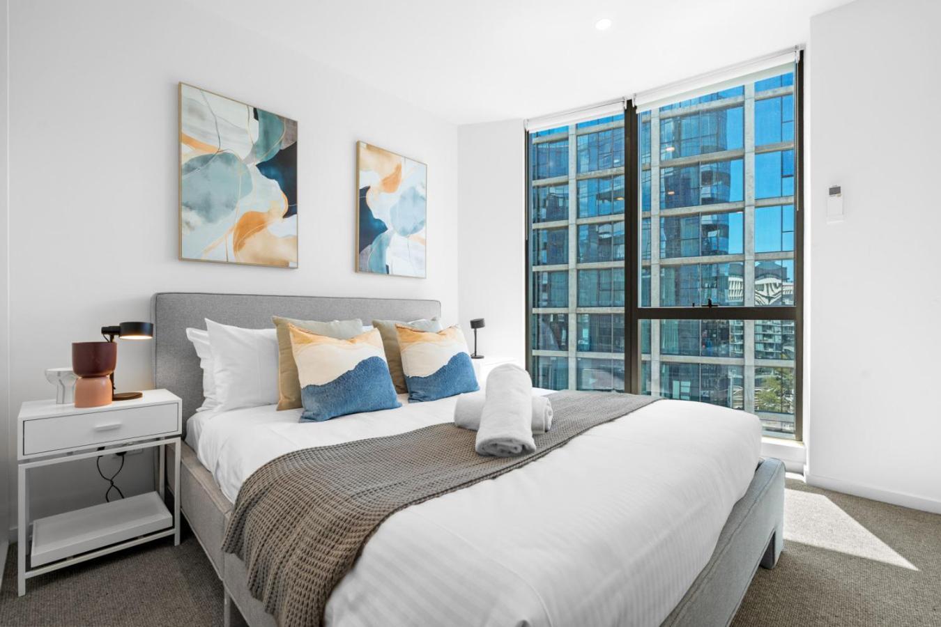 The Oasis - Brand New 2bedroom With Parking, Heated Pool And Gym Apartment *