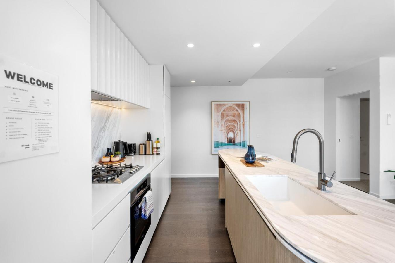 Apartment The Oasis - Brand New 2bedroom With Parking, Heated Pool And Gym