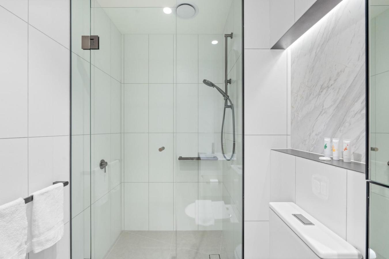 Apartment The Oasis - Brand New 2bedroom With Parking, Heated Pool And Gym Melbourne