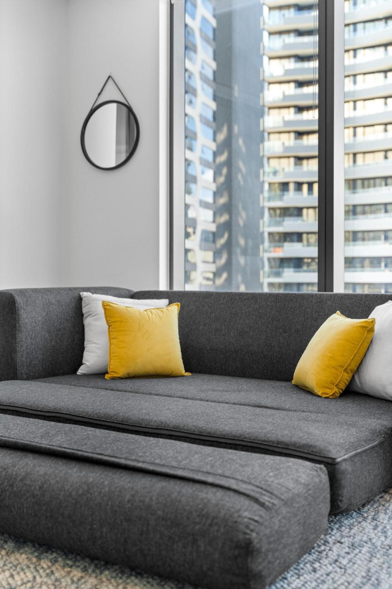 Apartment The Oasis - Brand New 2bedroom With Parking, Heated Pool And Gym *