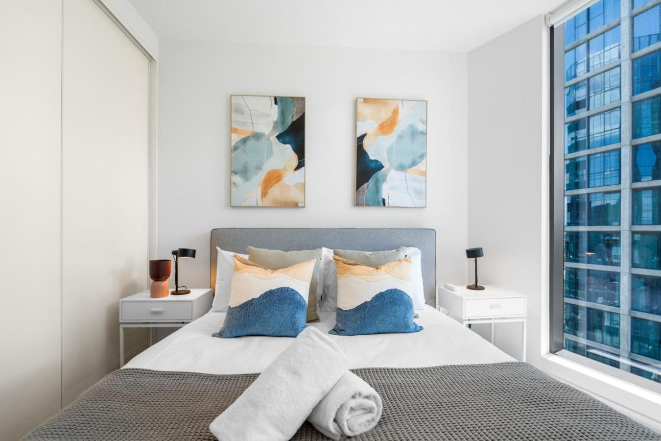 The Oasis - Brand New 2bedroom With Parking, Heated Pool And Gym Apartment Melbourne