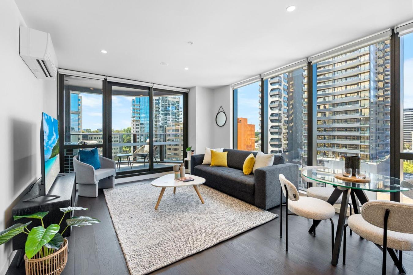 The Oasis - Brand New 2bedroom With Parking, Heated Pool And Gym