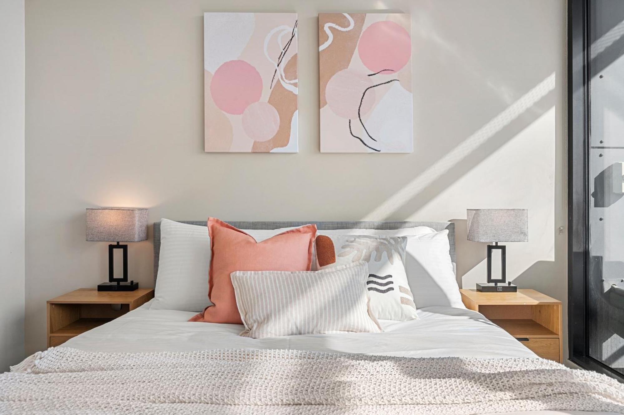 Apartment Breathtaking Views At Spacious In Cbd With Gym Melbourne