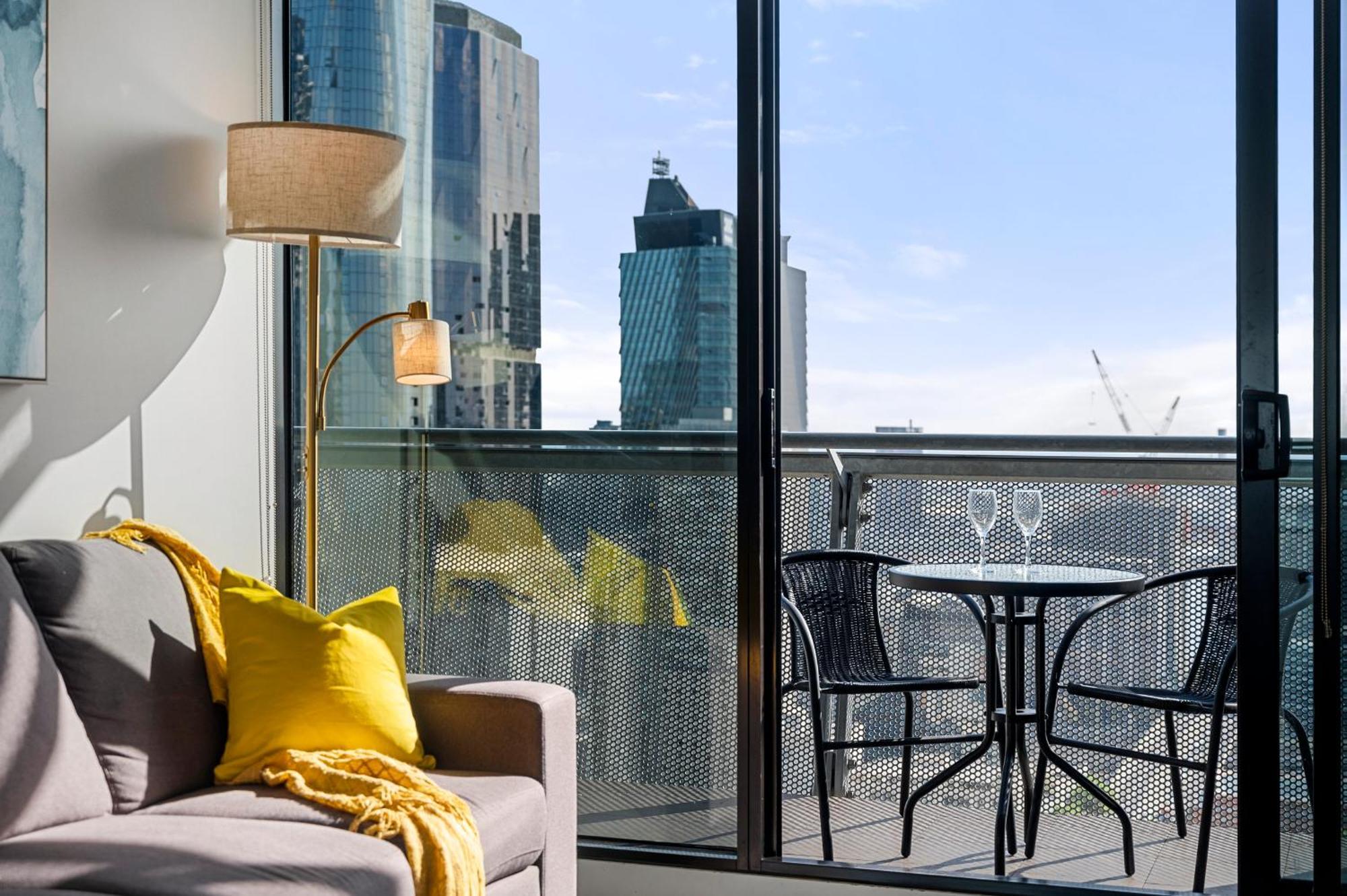 Breathtaking Views At Spacious In Cbd With Gym * Melbourne
