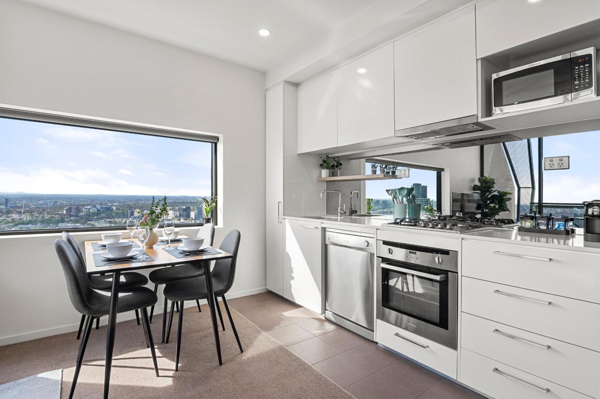 Breathtaking Views At Spacious In Cbd With Gym Apartment
