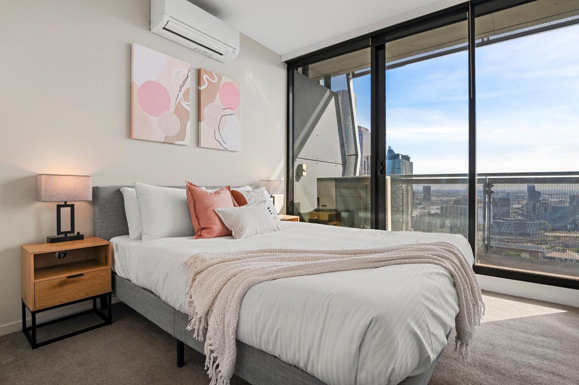 Breathtaking Views At Spacious In Cbd With Gym Apartment