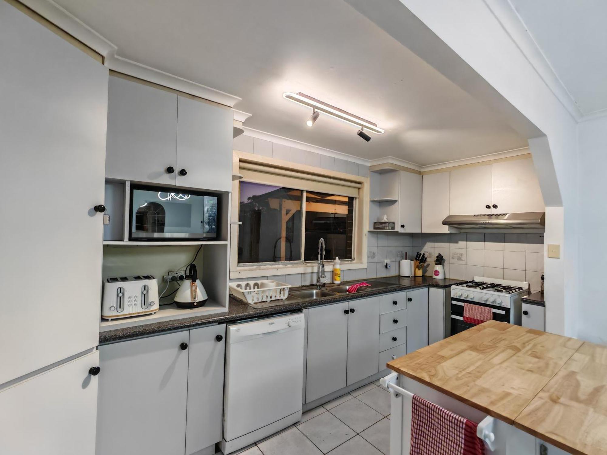 Northern Home-close To Airport, Walk To Train Apartment Melbourne