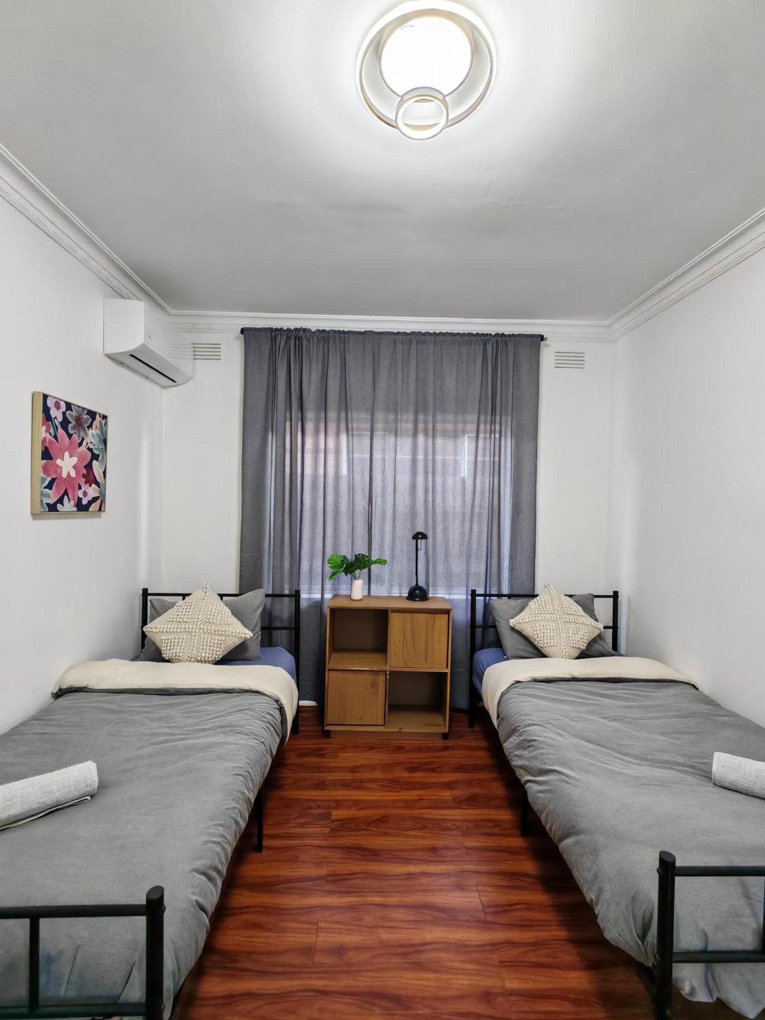 Northern Home-close To Airport, Walk To Train *