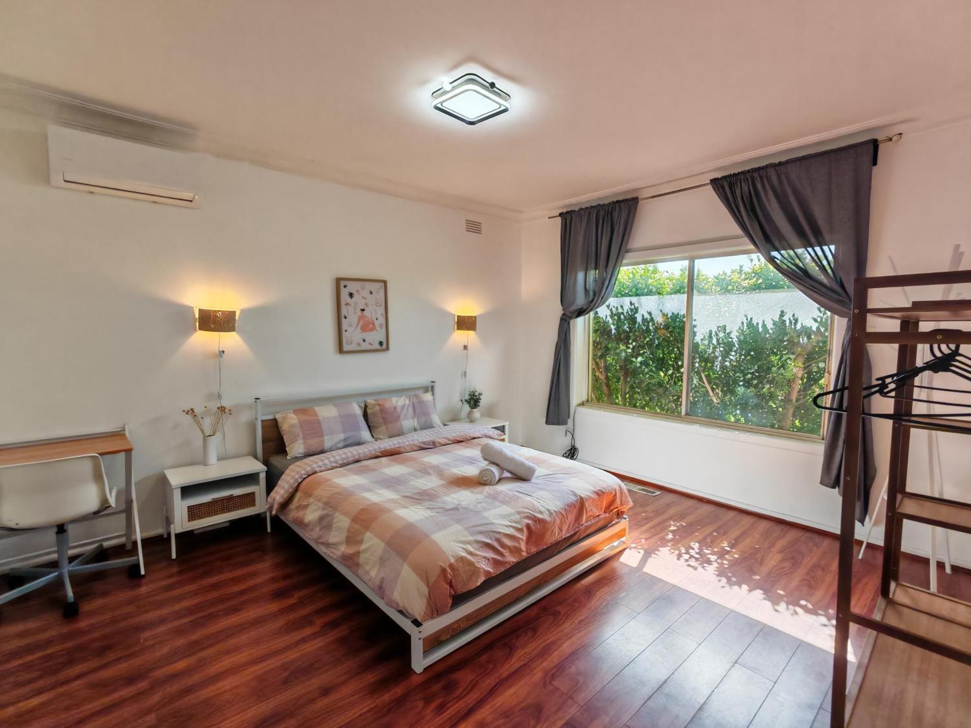 Northern Home-close To Airport, Walk To Train Apartment *