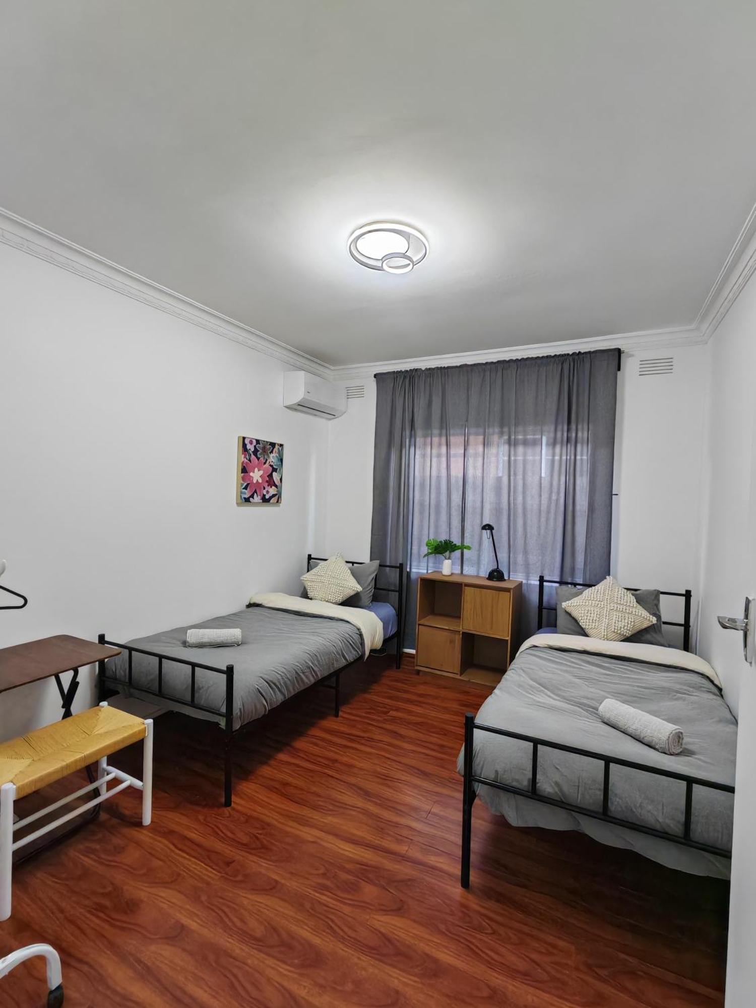 Northern Home-close To Airport, Walk To Train * Melbourne