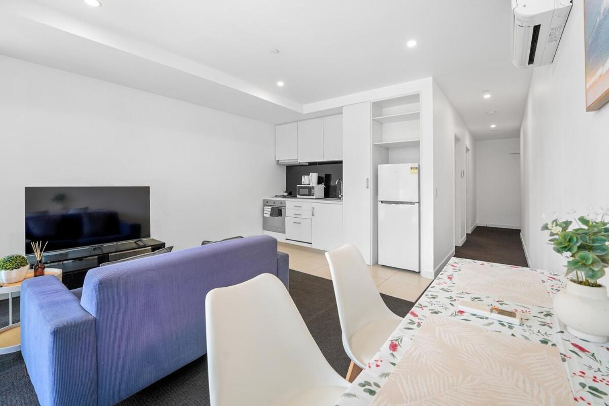 Apartment Large Balcony Glorious Sunshine-central Mel 1b1b *