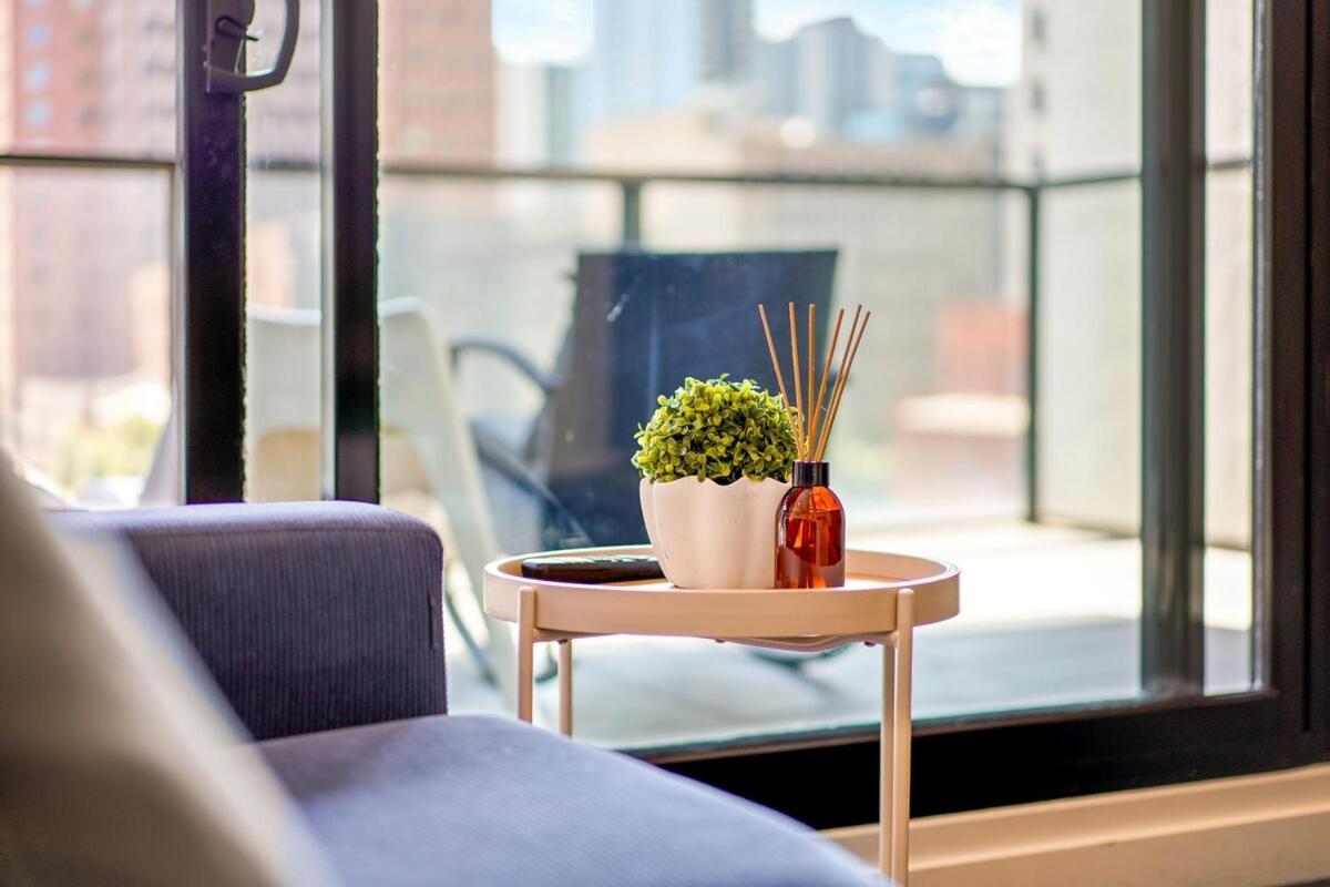 Apartment Large Balcony Glorious Sunshine-central Mel 1b1b Melbourne