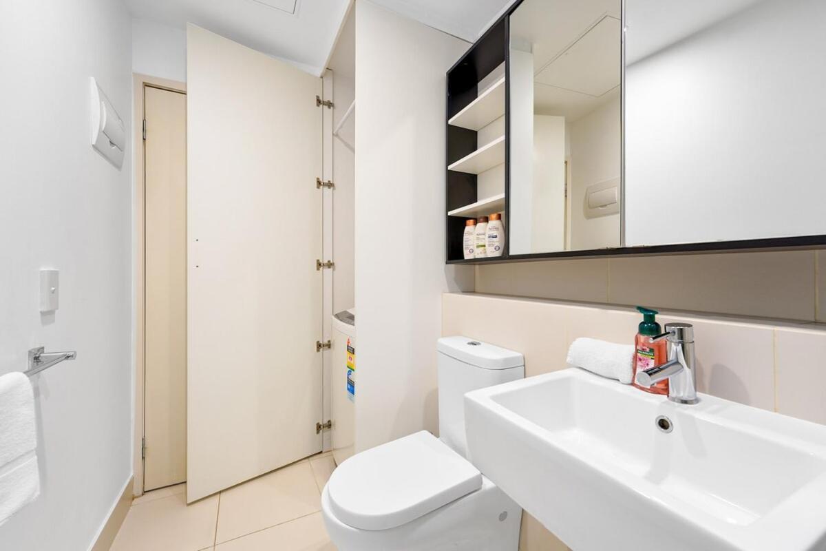 Apartment Large Balcony Glorious Sunshine-central Mel 1b1b *