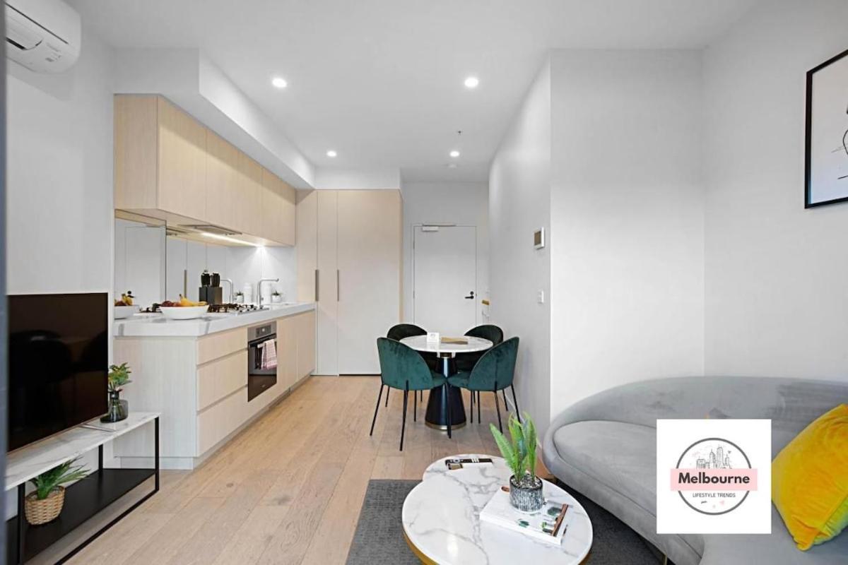 Modern Soho Duplex Free Parking - View Melbourne