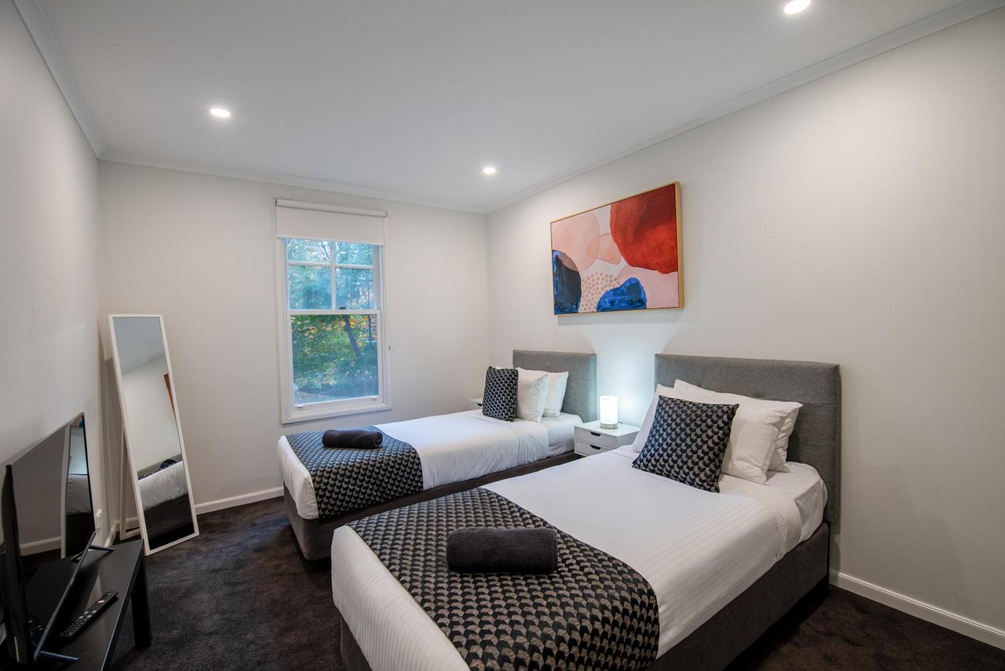 Two Neighbouring 3 Bedroom Apts Apartment Melbourne