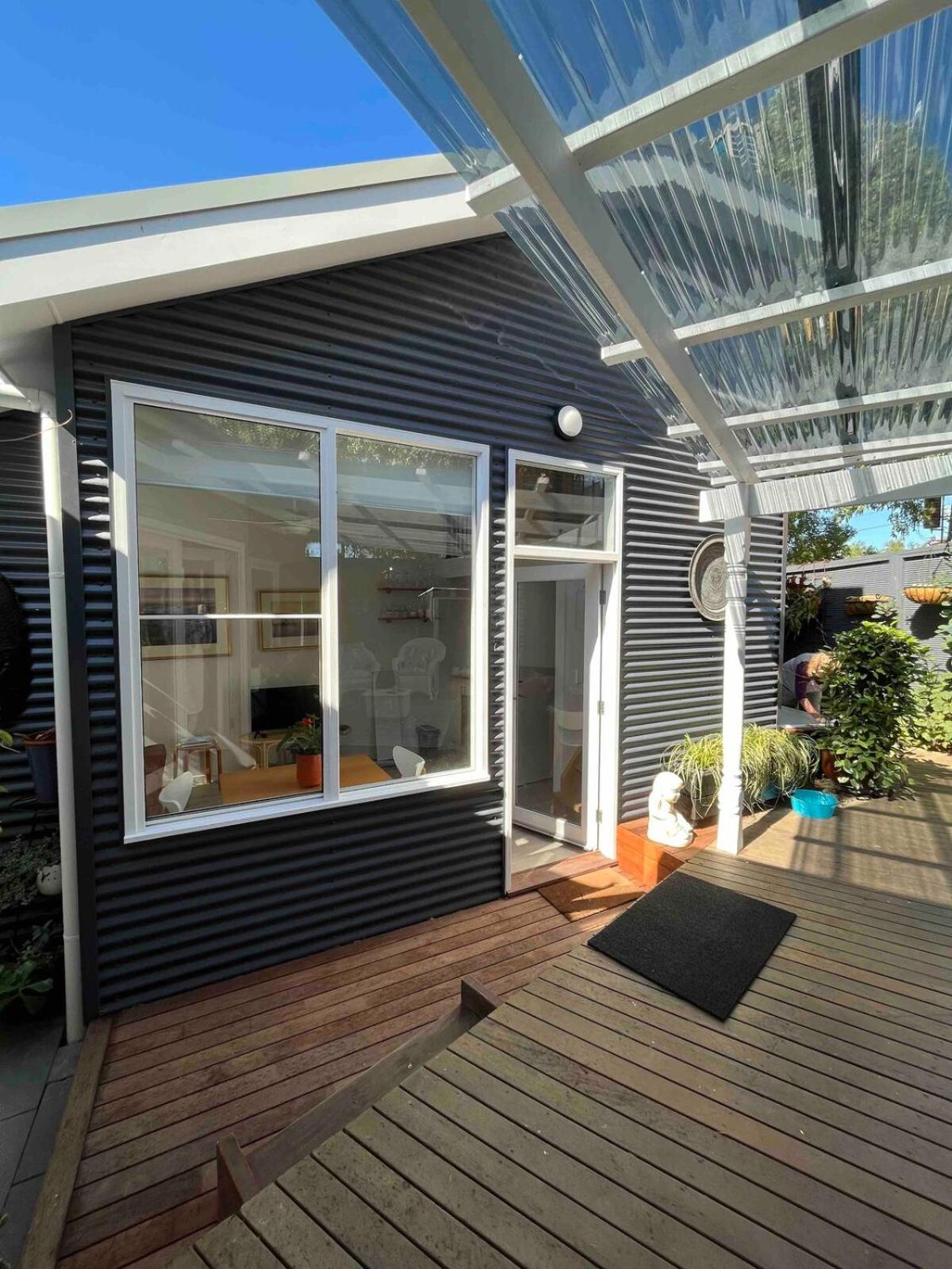 Boutique Loft In Flemington Including Continental Breakfast Holiday home *