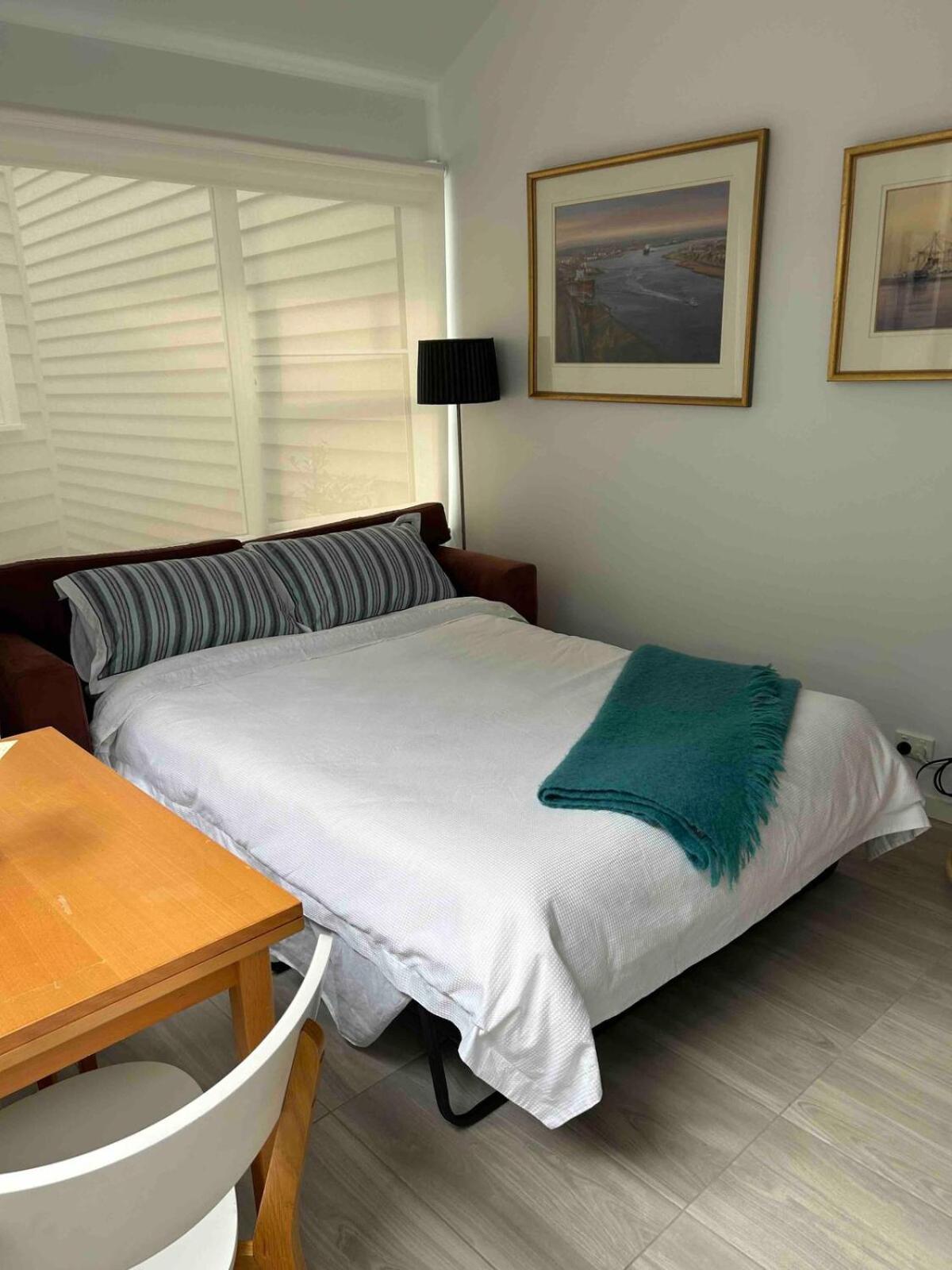 Boutique Loft In Flemington Including Continental Breakfast Holiday home *