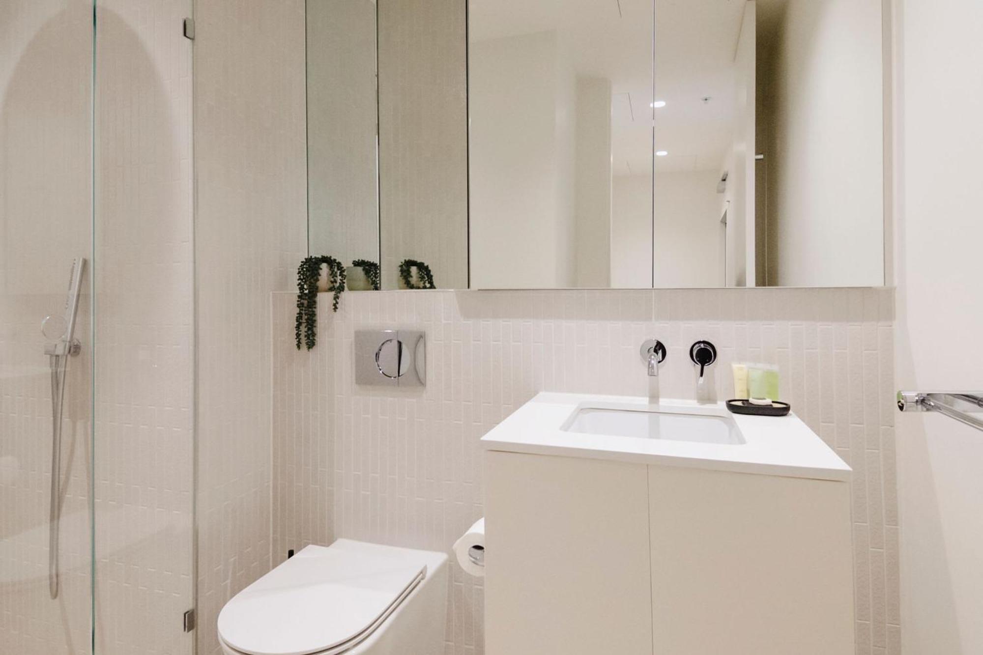 Sophisticated Skyline Serenity At Southbank Apartment Melbourne