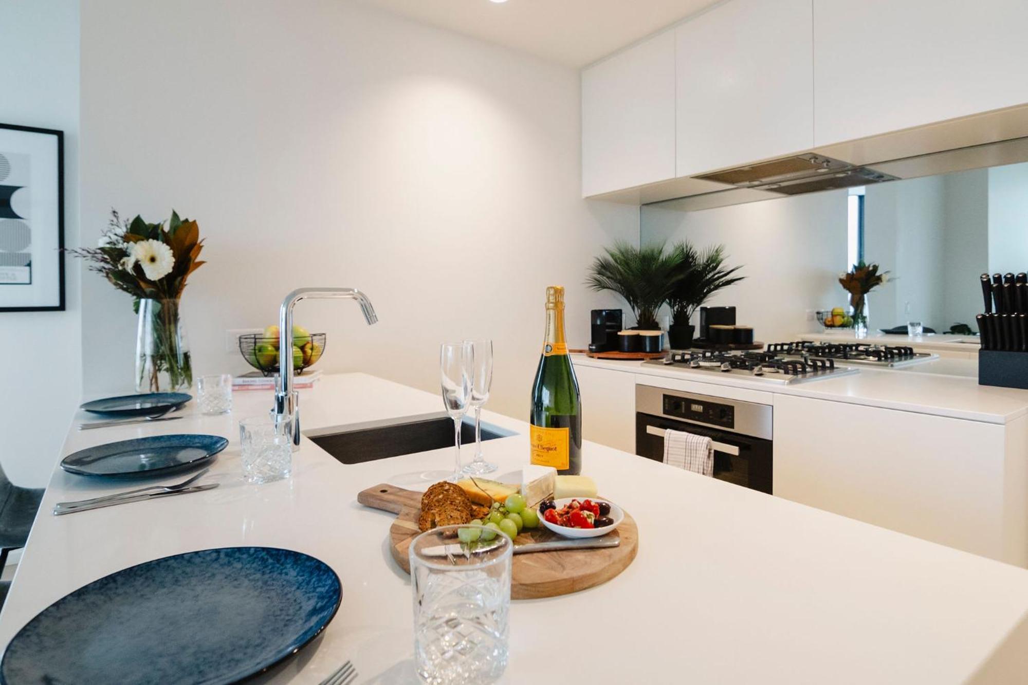 Sophisticated Skyline Serenity At Southbank