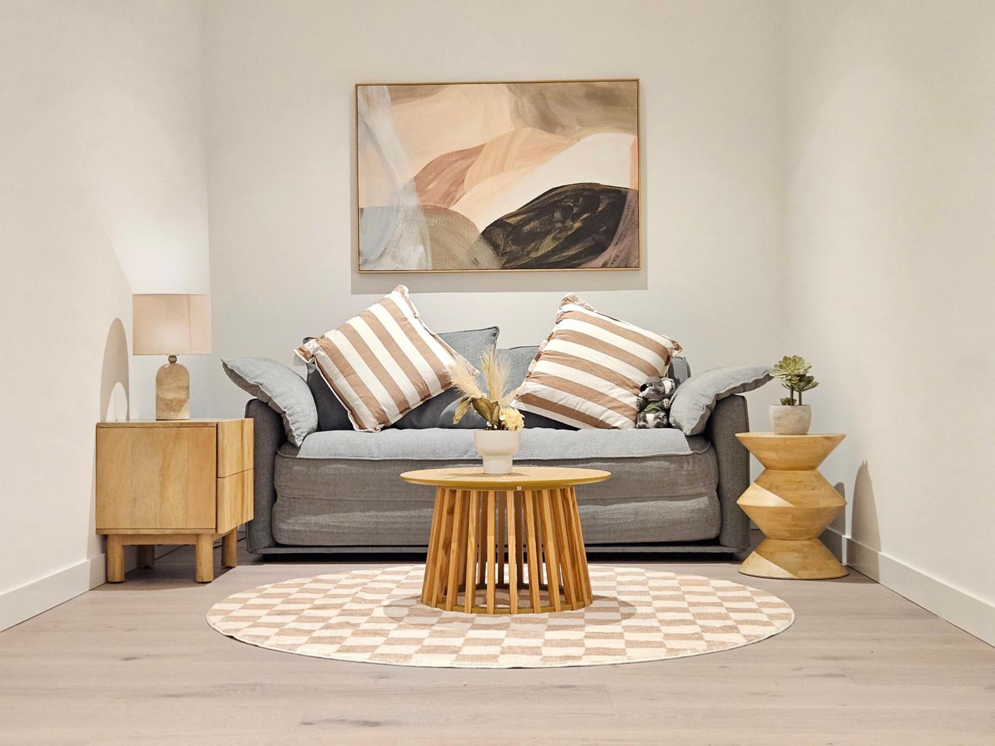 Bright & Stylish In Location W Pool & Gym *