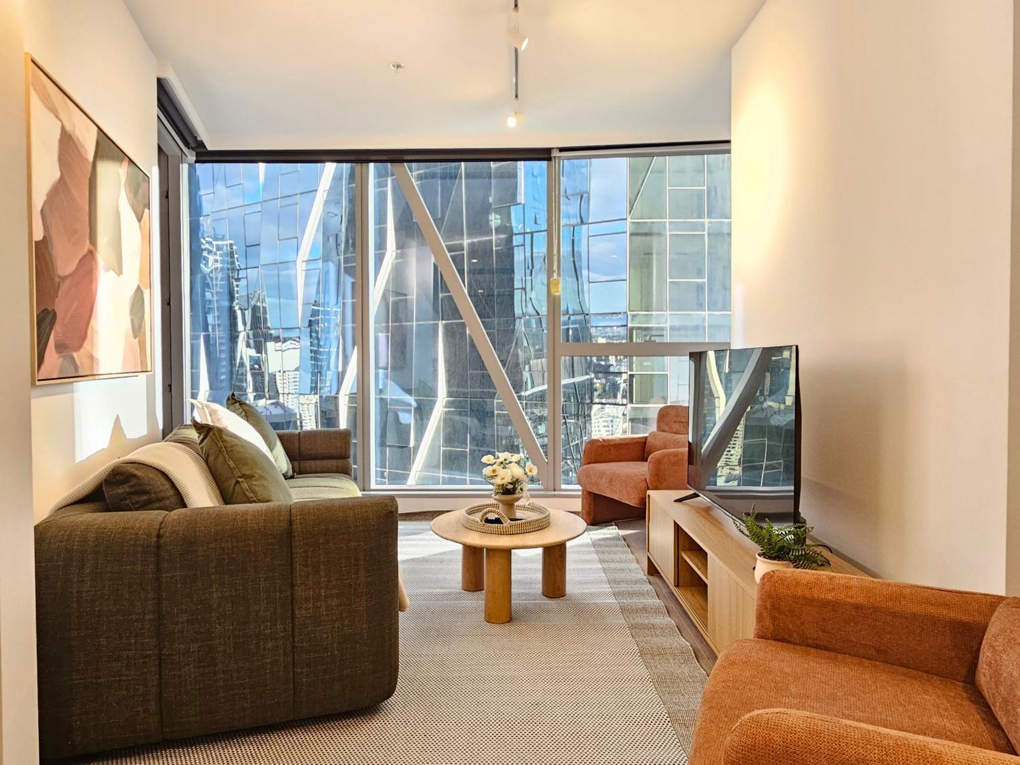 Bright & Stylish In Location W Pool & Gym Apartment Melbourne