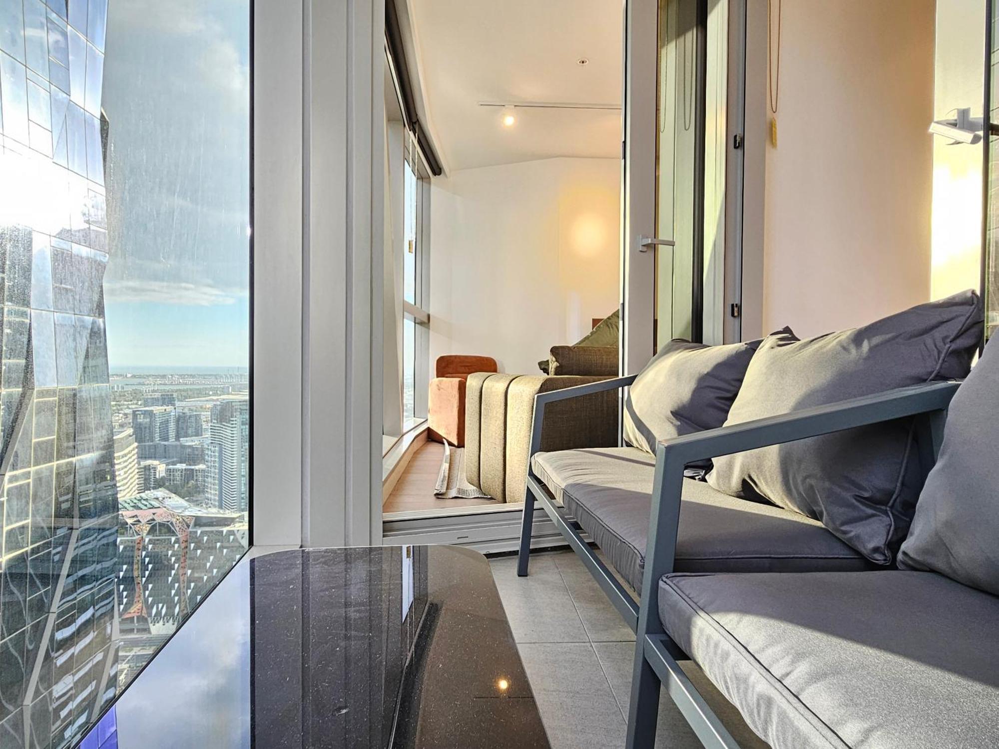 Bright & Stylish In Location W Pool & Gym Melbourne