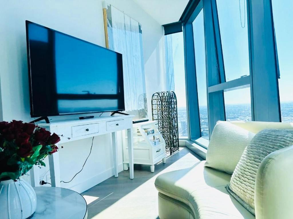 Royal Executive Living The Ritzside Grand Residence At West Side Place Apartment *
