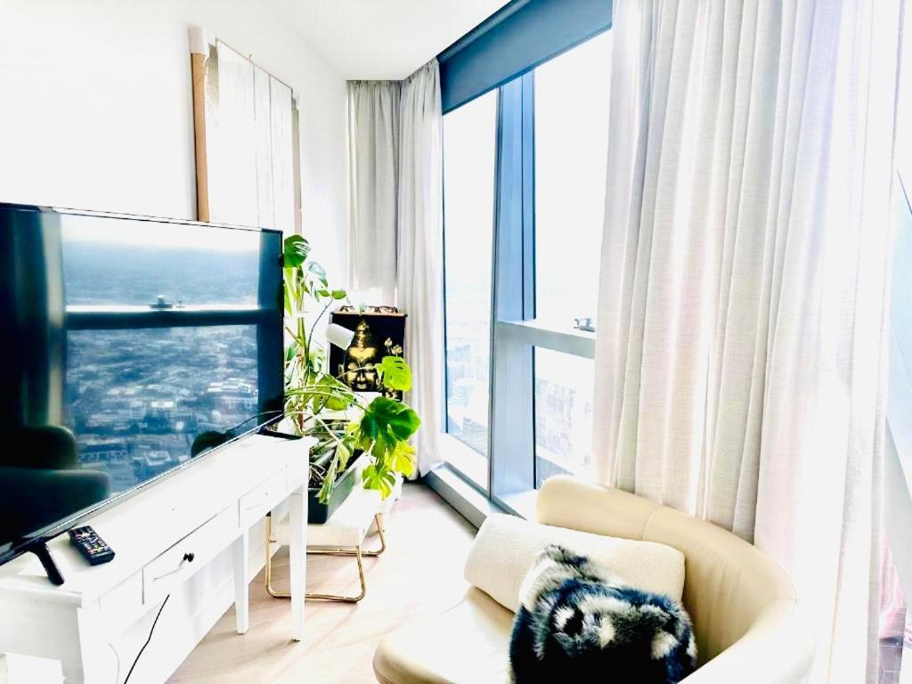 Apartment Royal Executive Living The Ritzside Grand Residence At West Side Place *