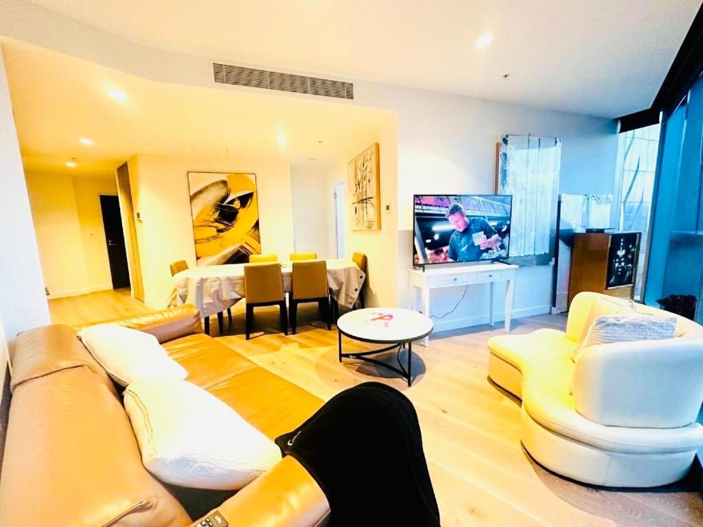 Apartment Royal Executive Living The Ritzside Grand Residence At West Side Place Melbourne